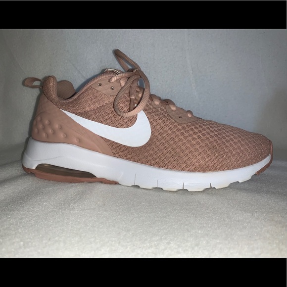 NIKE Women’s Air Max Motion LW - Picture 4 of 5